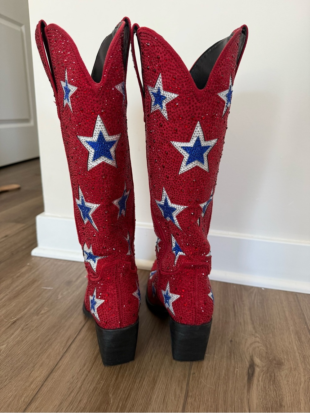 Red Star-Accent Cowboy Boots - Picture 4 of 6